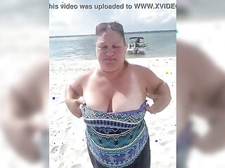 public flashing bbw tits